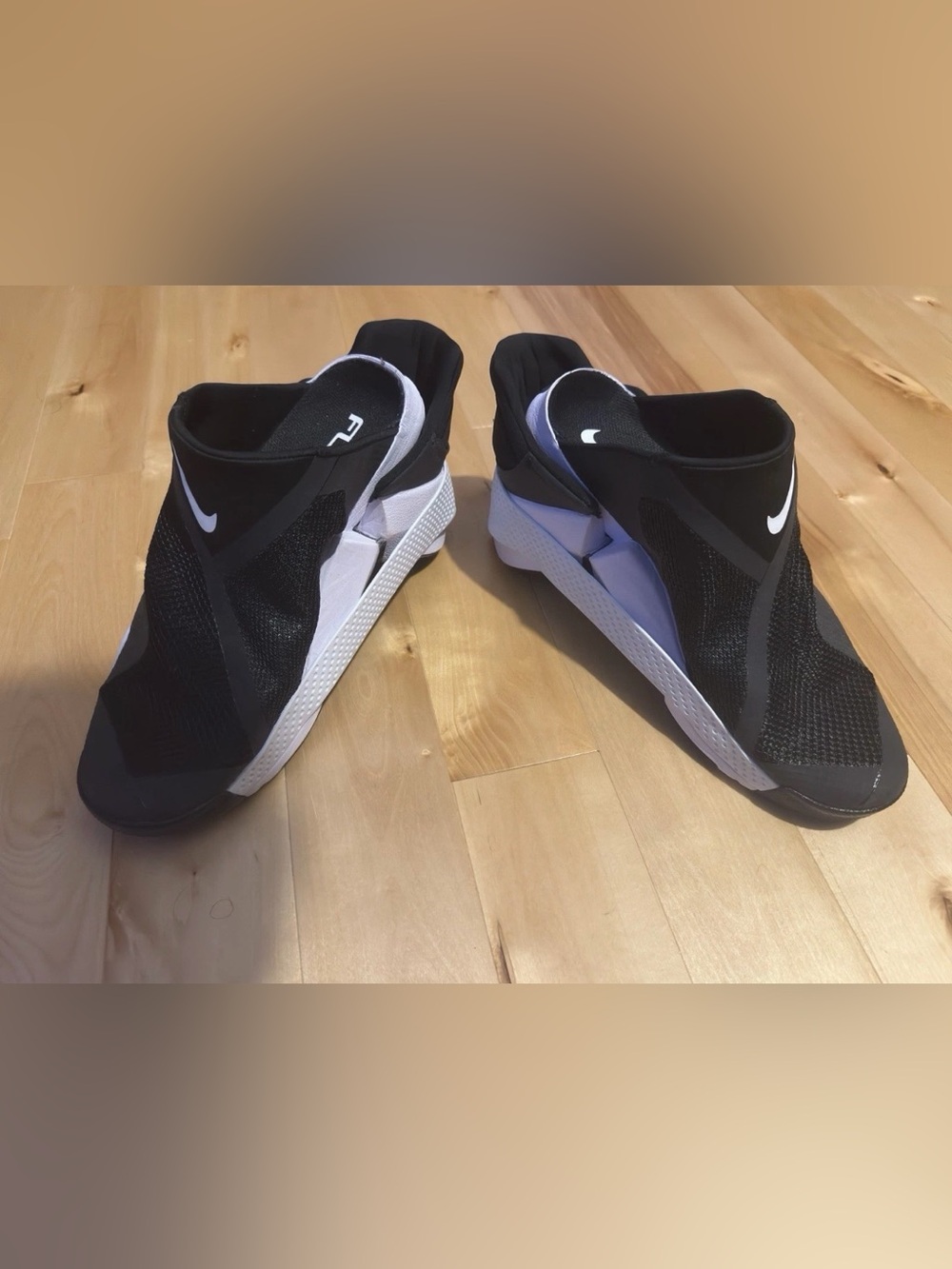 Nike Go FlyEase Slip On Sneakers Black White Size 10 Women’s Worn Once